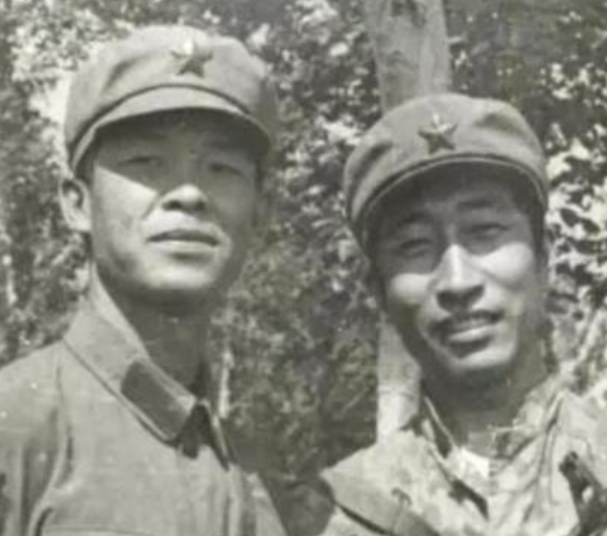 他用7发手枪子弹与敌周旋6天，死后遗体被封入水泥，只剩一只头骨