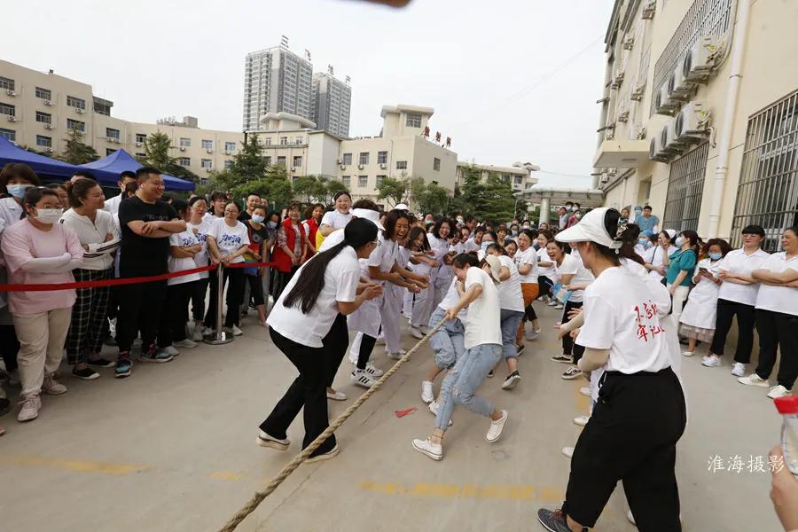 三原县医院庆祝“5.12”国际护士节拔河比赛