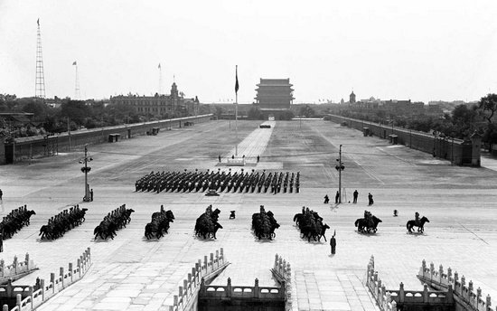 老照片：1950年新中国首次国庆大阅兵珍贵旧影，每一张都值得收藏