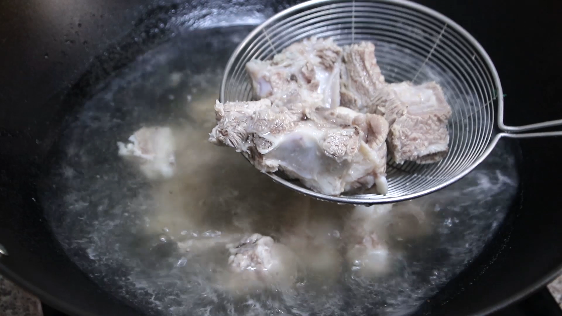 紅燒排骨怎麼做才好吃？ 大廚教你正確做法，排骨軟嫩入味還不干柴