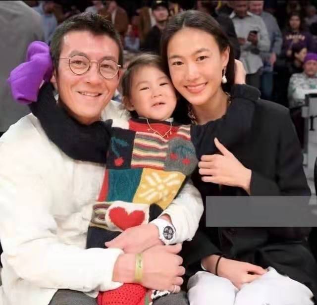 恋爱5年生了1个女儿，她都32岁了，陈冠希却迟迟不肯和她领证结婚