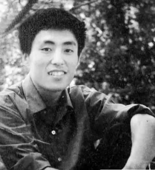 19歲輟學(xué)給張藝謀生3個(gè)娃、隱忍10年拿到結(jié)婚證，陳婷真的太狠了