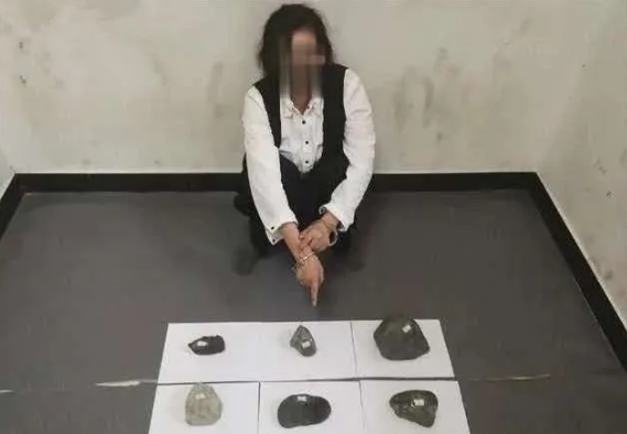 云南惊现“翡翠女飞贼”，沉迷赌石盗走60件毛料