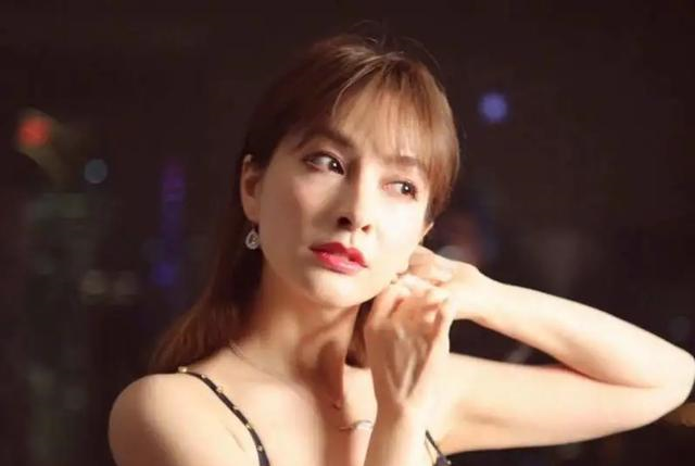 在《快乐大本营》多年却不锋芒毕露，真实的吴