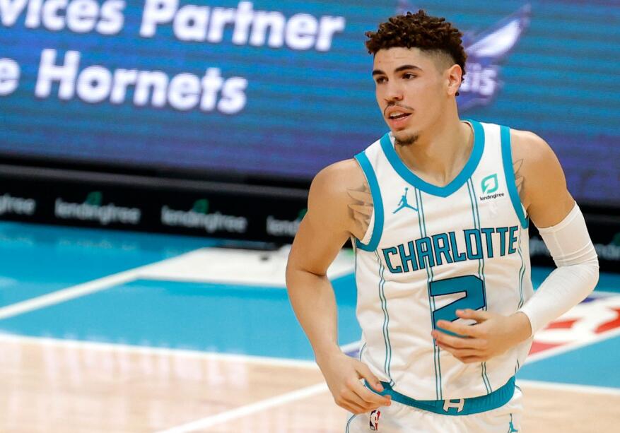 首秀衝上熱搜！球弟3個神級妙傳引爆熱議，詹皇關注他，喬丹終於選對人？-黑特籃球-NBA新聞影音圖片分享社區