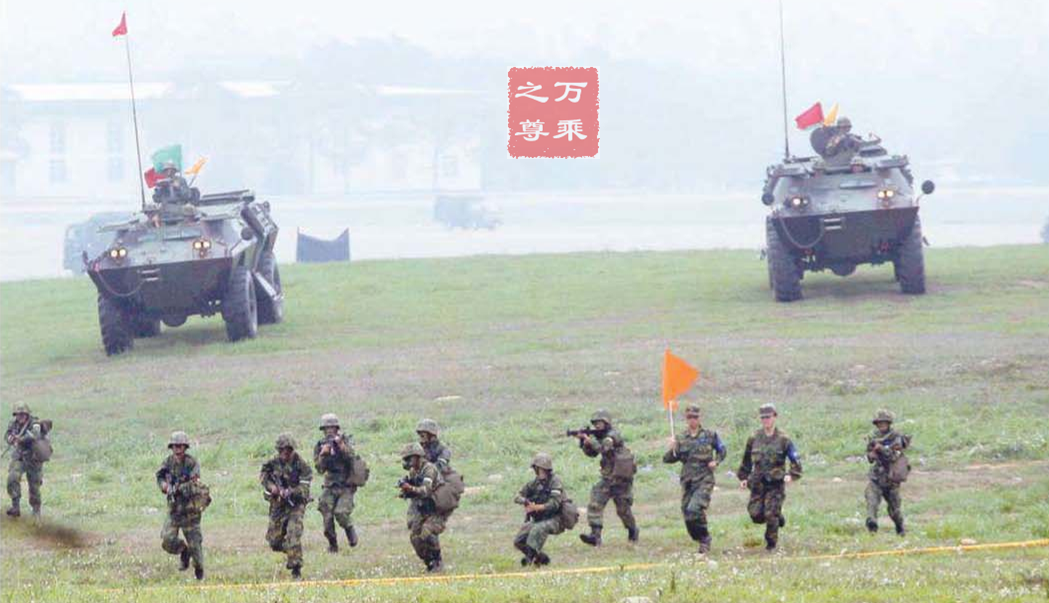 中国两支现役轻装甲部队，一支是未来军队，一方还停留在二战时期