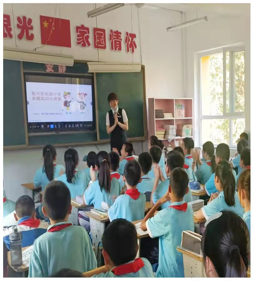 邢台银行邯郸光明支行开展反假货币知识进校园活动