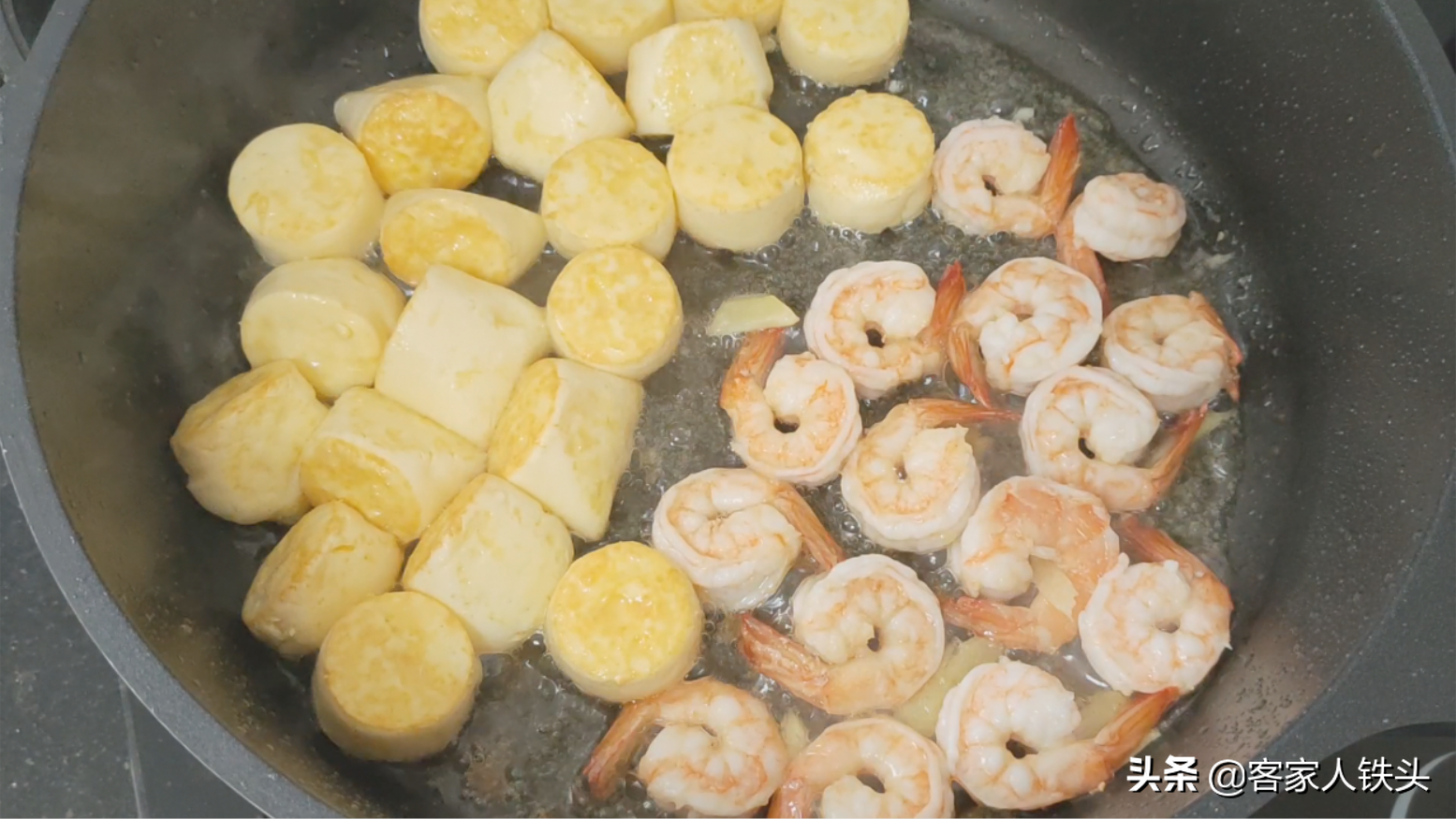 金针菇加豆腐最好吃的做法，鲜香味美，味道真不一样，汁都吃不剩