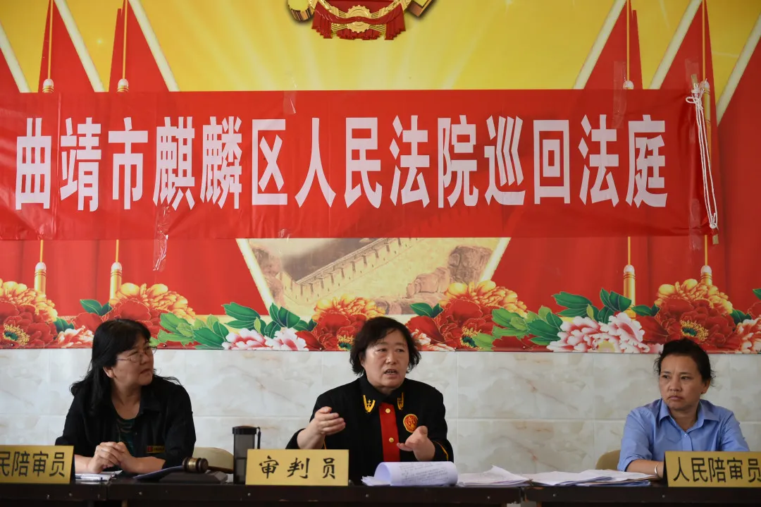 【我为群众办实事】麒麟:法庭进社区普法零距离
