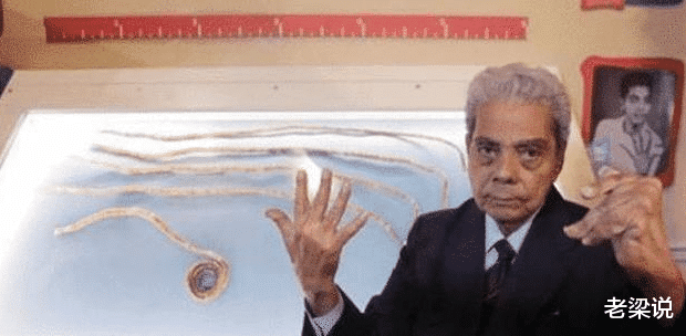 大爷留了44年的指甲，最终捐给了博物馆，指甲被