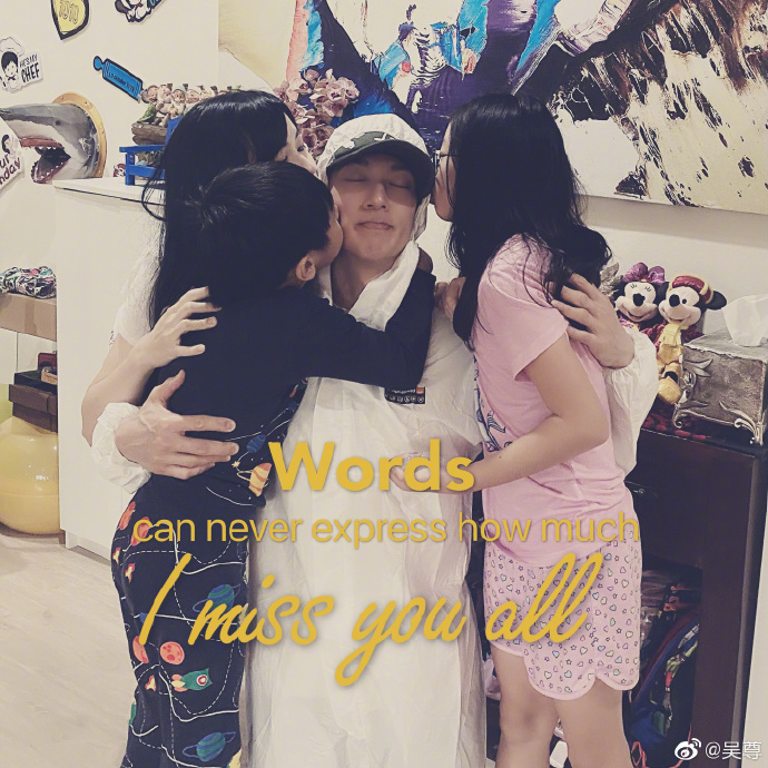 吳尊全家聚餐意外露富，豪宅超大帶花園泳池，女兒顏值赶超媽媽