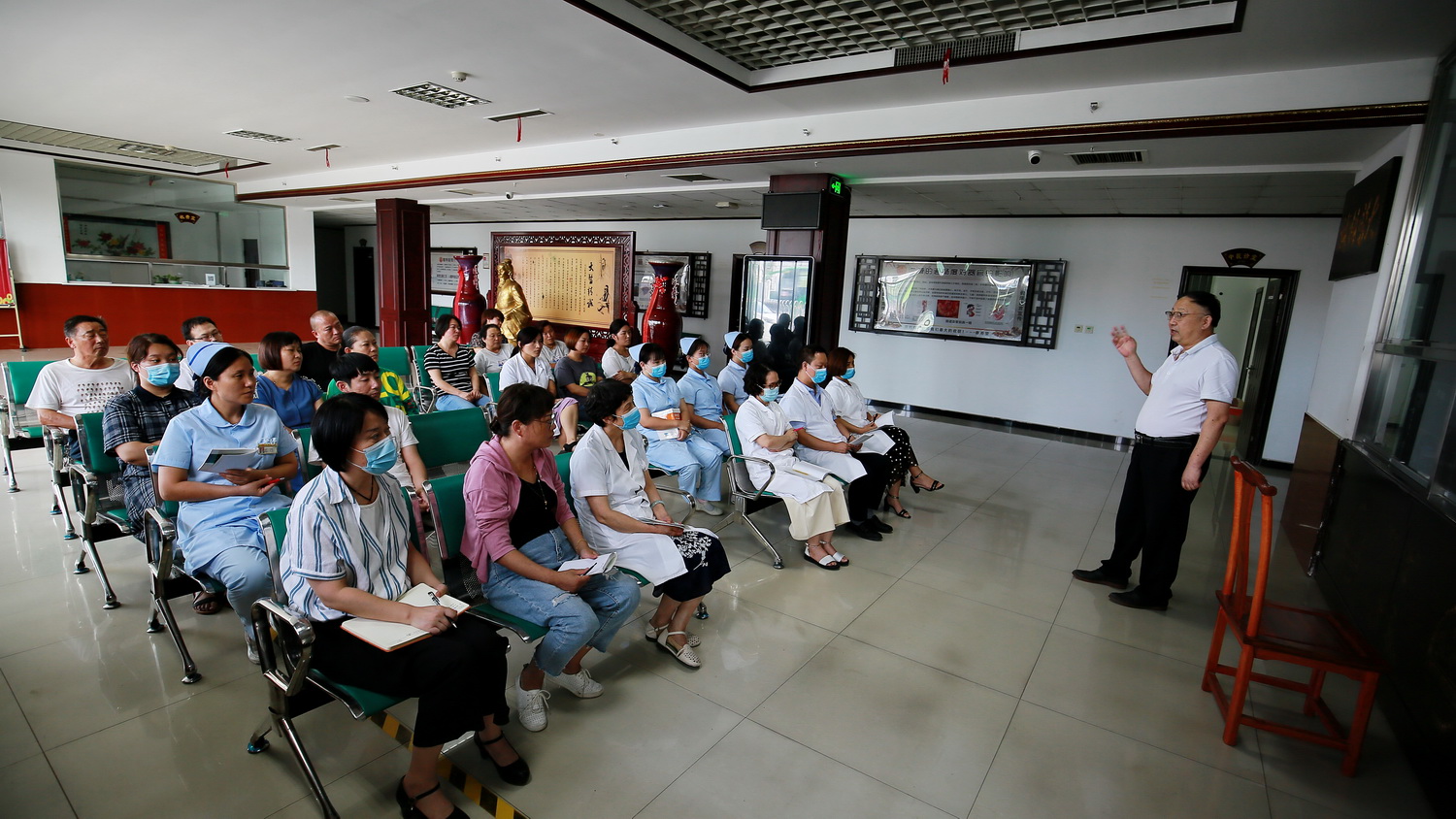 洛阳春寿中医院堂举办“爱岗敬业 实现我们中国梦”主题学习活动