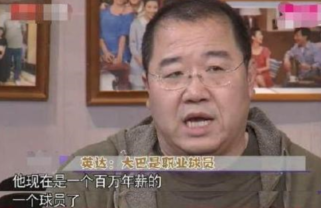 英达小儿子英如镝露面，帅气逼人年薪百万，俩