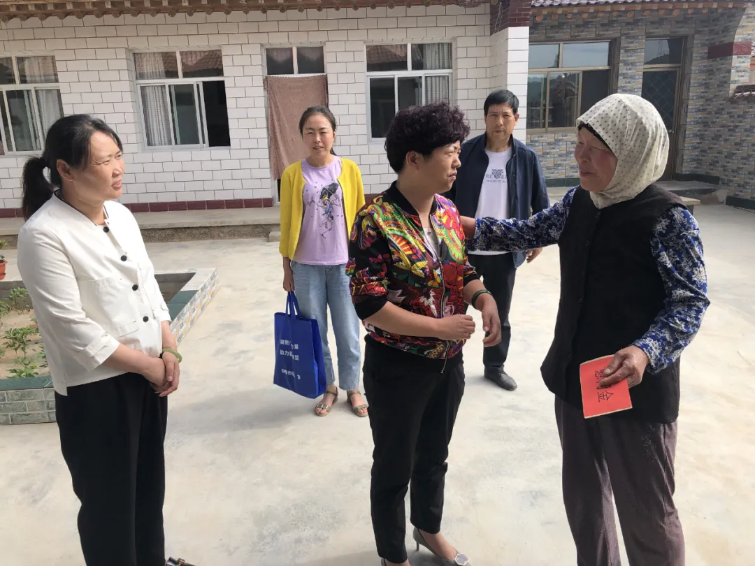 白银市妇联开展“七一·送温暖”走访慰问活动