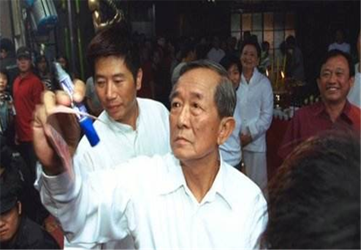 张国荣求见白龙王却遭拒绝，不迷信的“哥哥”