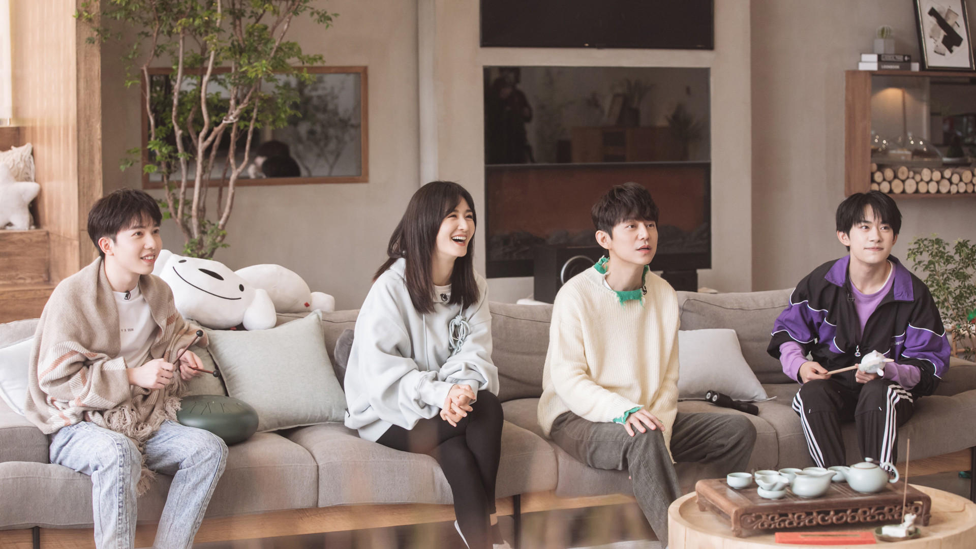 《朋友请听好》谢娜易烊千玺撞衫，网友：母子