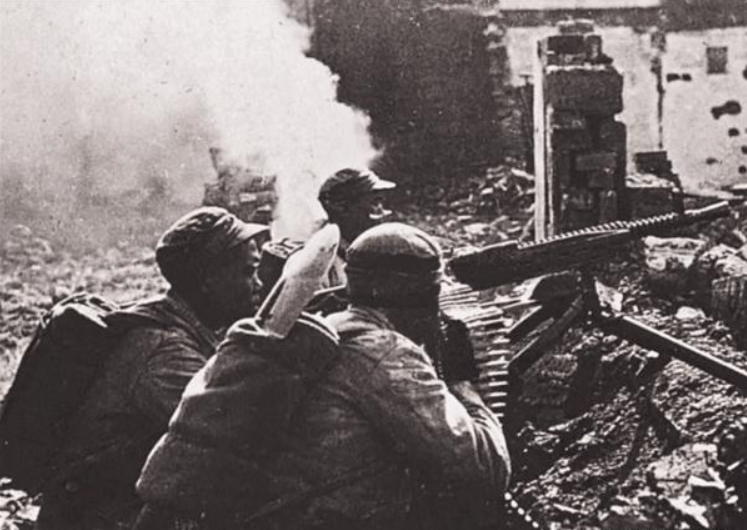 年少离家从军，后随国党败退台湾，回来寻母时