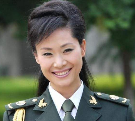 她是著名歌曲家，丈夫婚内出轨遭背叛，二婚嫁