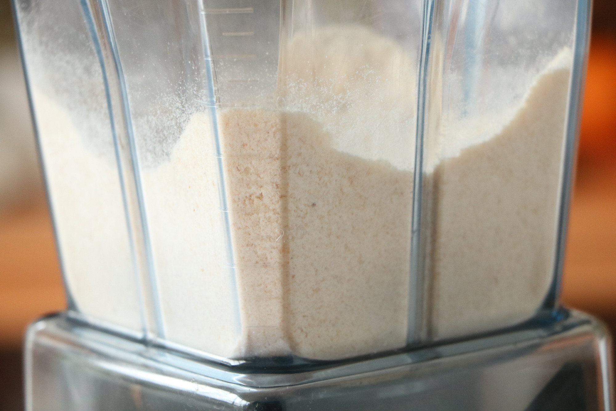 五花肉加上半碗大米，這樣吃不加一滴油，蒸一蒸，好吃不油膩