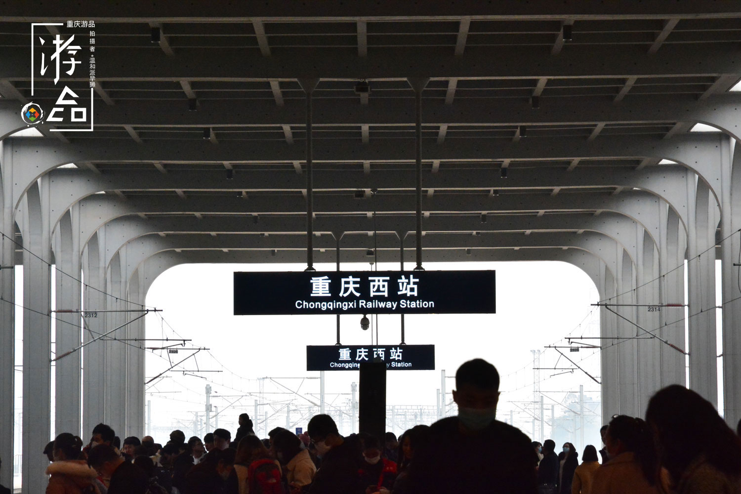 重庆菜园坝站的“绿皮公交”，2块钱登上5612，10分钟抵达黄桷坪