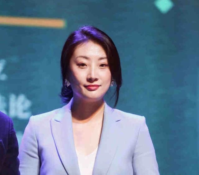 14年上榜福布斯，千亿级继承人，父亲是娃哈哈董
