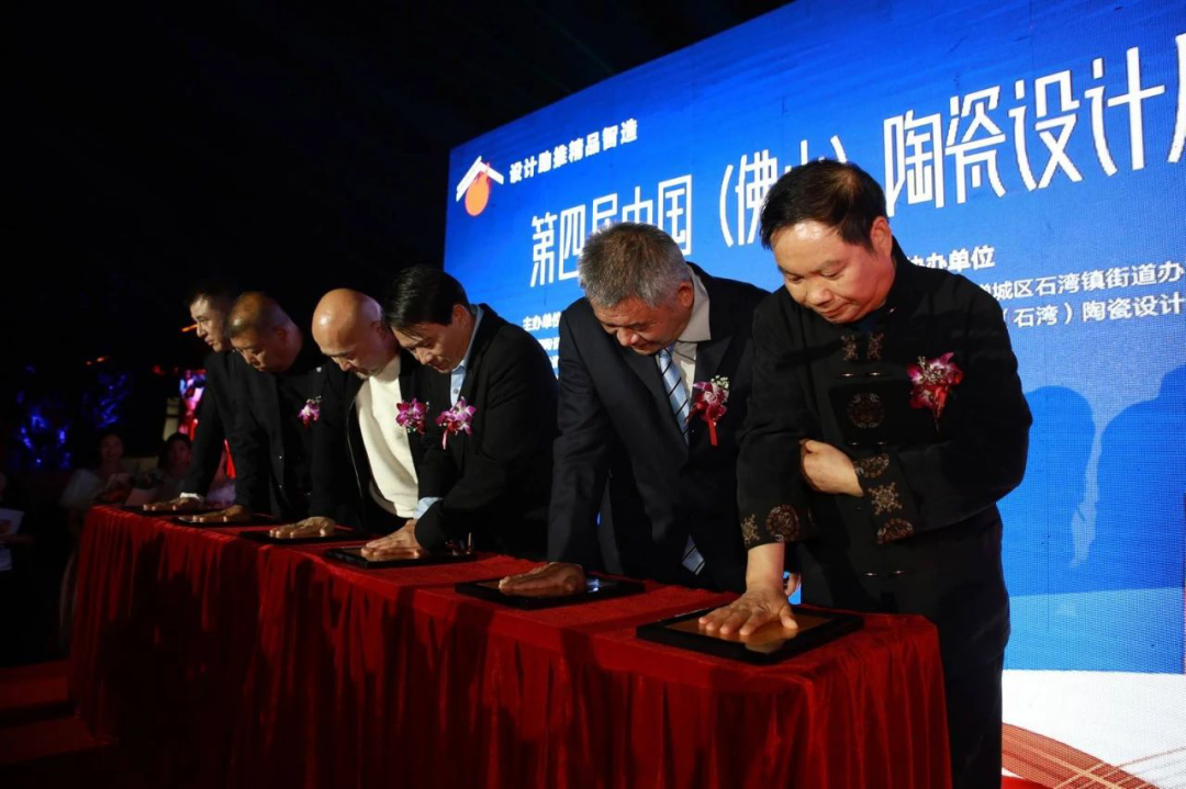 東鵬榮獲“2020年巖板制造企業(yè)綜合實(shí)力獎(jiǎng)”