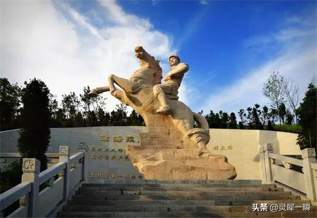 开国大将徐海东，一家66口惨死，再也没回过家乡，是得罪了谁？