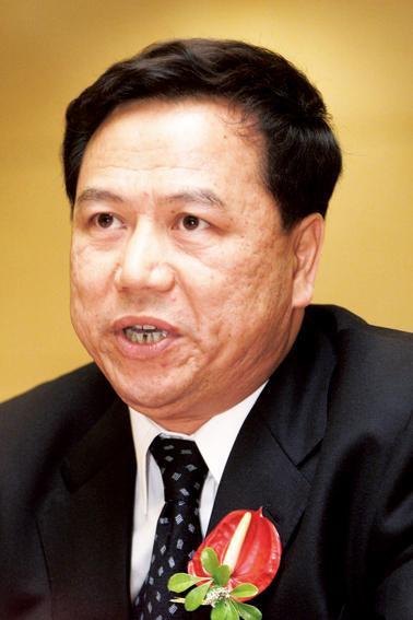 晴格格当红时息影，二十多岁傍富豪，表面风光