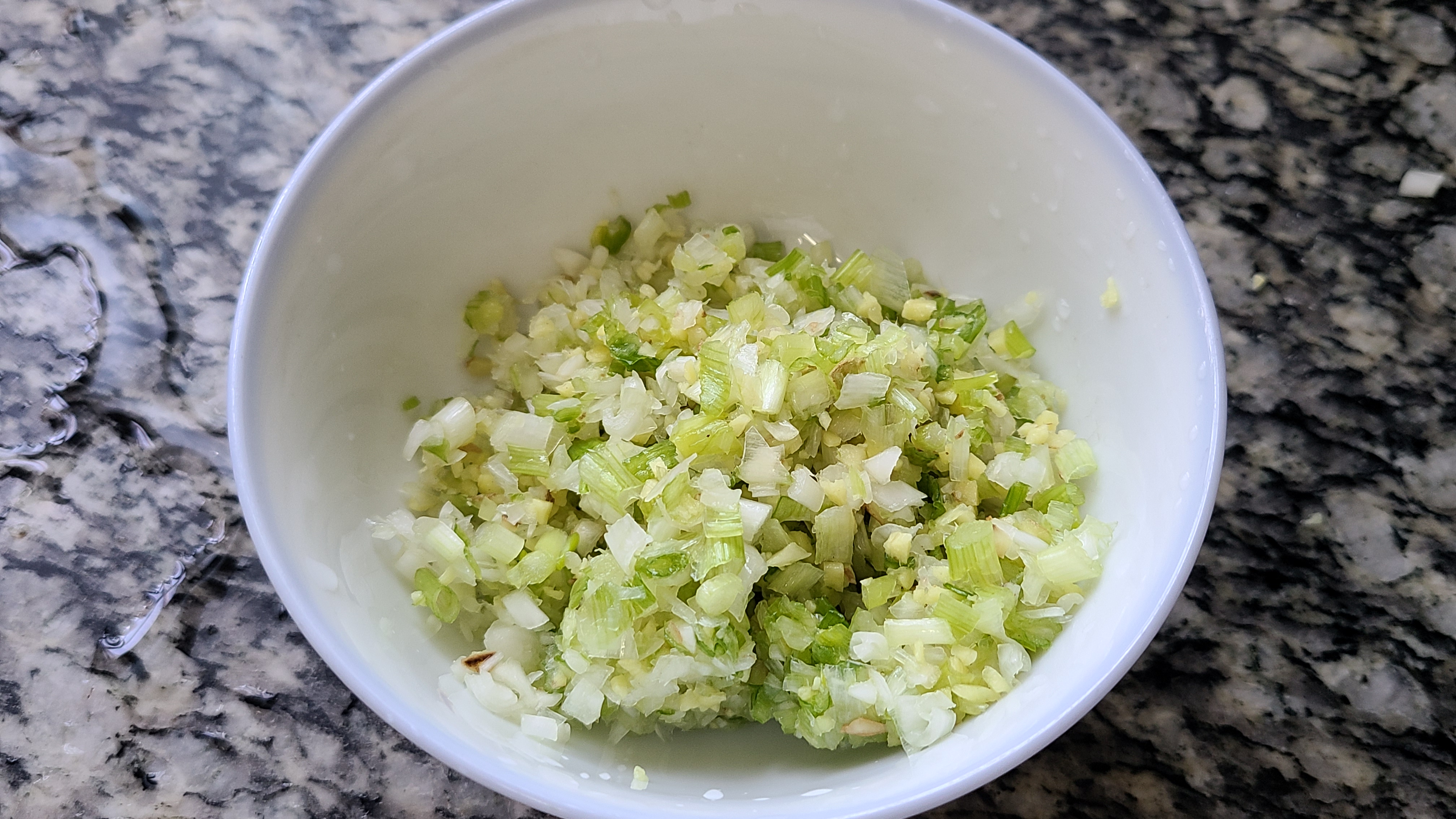 葱油鸡，做法简单又好吃的一道广东美食，20分钟就能做好