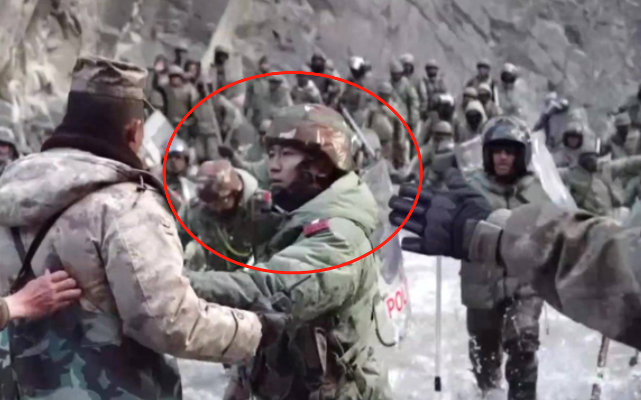 太可恶了！中国公布加勒万冲突视频后，最凶的那个印军现身领奖了