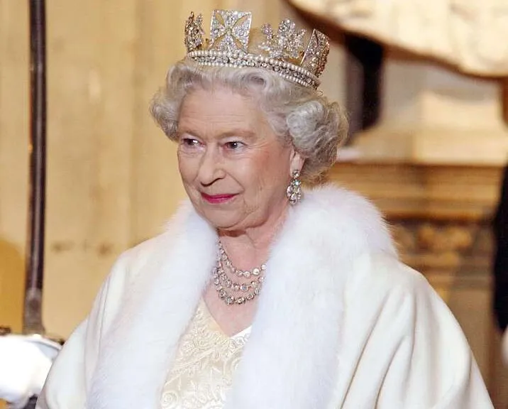 英国女王告别74年挚爱：3次土星回归后，这次的考验她能扛过吗？