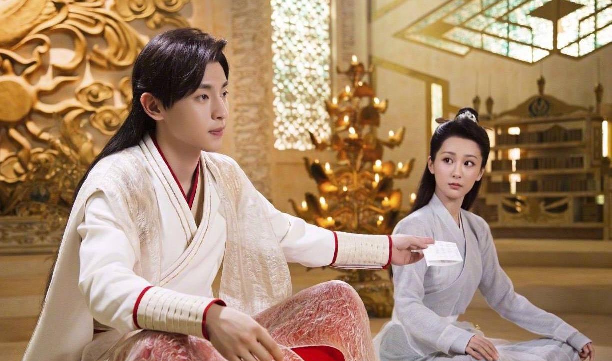 杨紫邓伦关系？周冬雨解约单干？韩雪事业心不