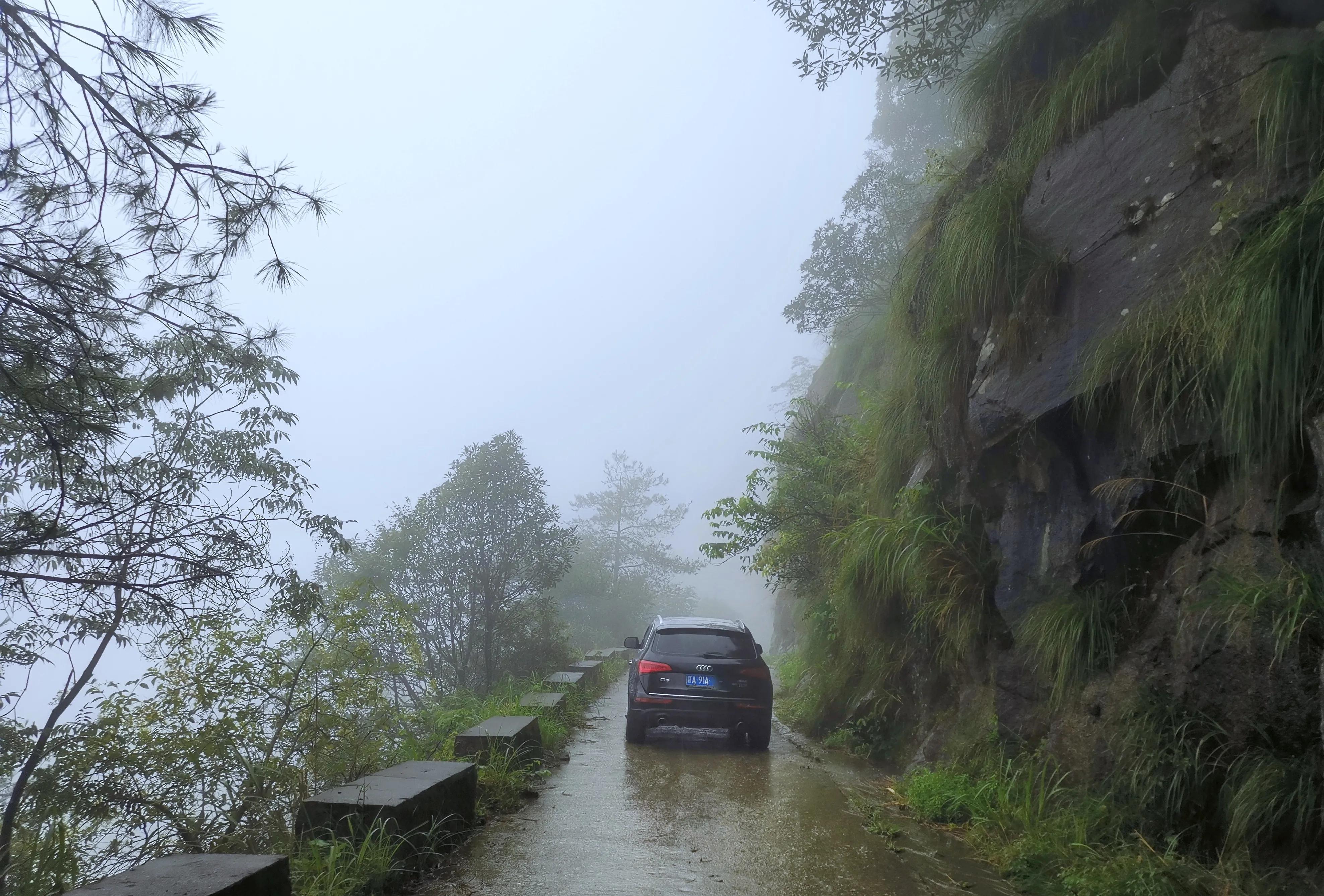 夏天去婺源：920米鄣山村避暑，13公里密林穿越，雨天看卧龙美景