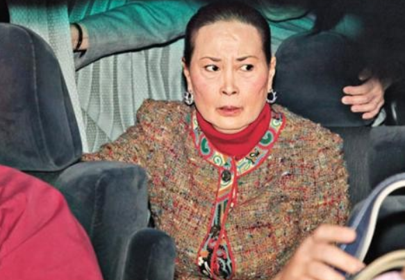 14岁嫁赌王，被专宠30年夺百亿家产，她才是豪门