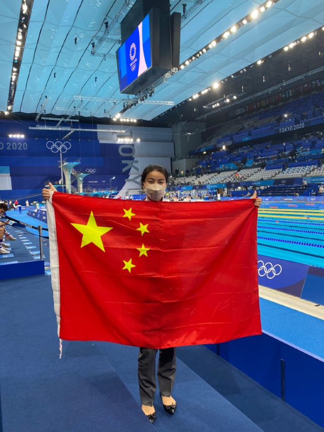 中国跳水队以7金5银收官！郭晶晶晒合照庆祝，再站奥运跳台超感人