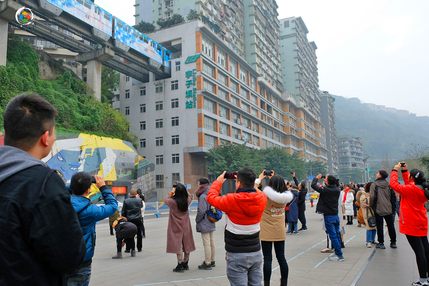 重庆独此一家，把轨道车站打造成旅游景点，来看李子坝的发家史