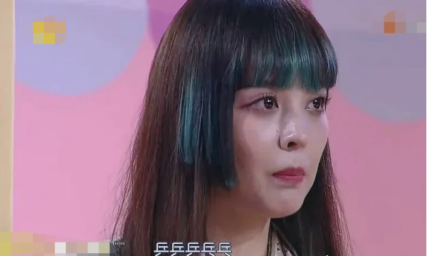 古力娜扎整容了？鼻梁坍塌变形鼻孔大，齐刘海造型意外撞脸那英