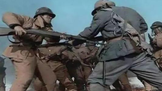 抗日战争时期，日军拼刺刀我军也会配合，用枪