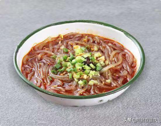 三角粑、麻圆、油钱、油茶····这家店集合了重庆最有名的小吃