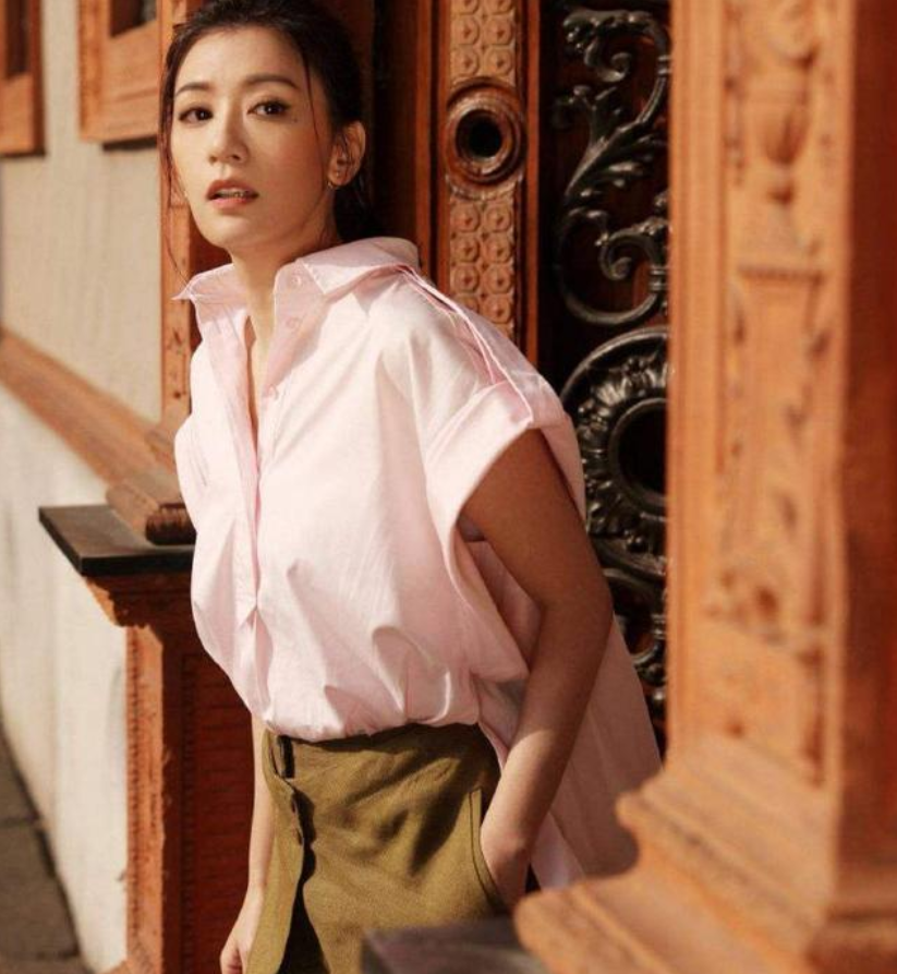 贾静雯发文道女儿先天弱视，双眼差600度，引起网友共鸣和注意