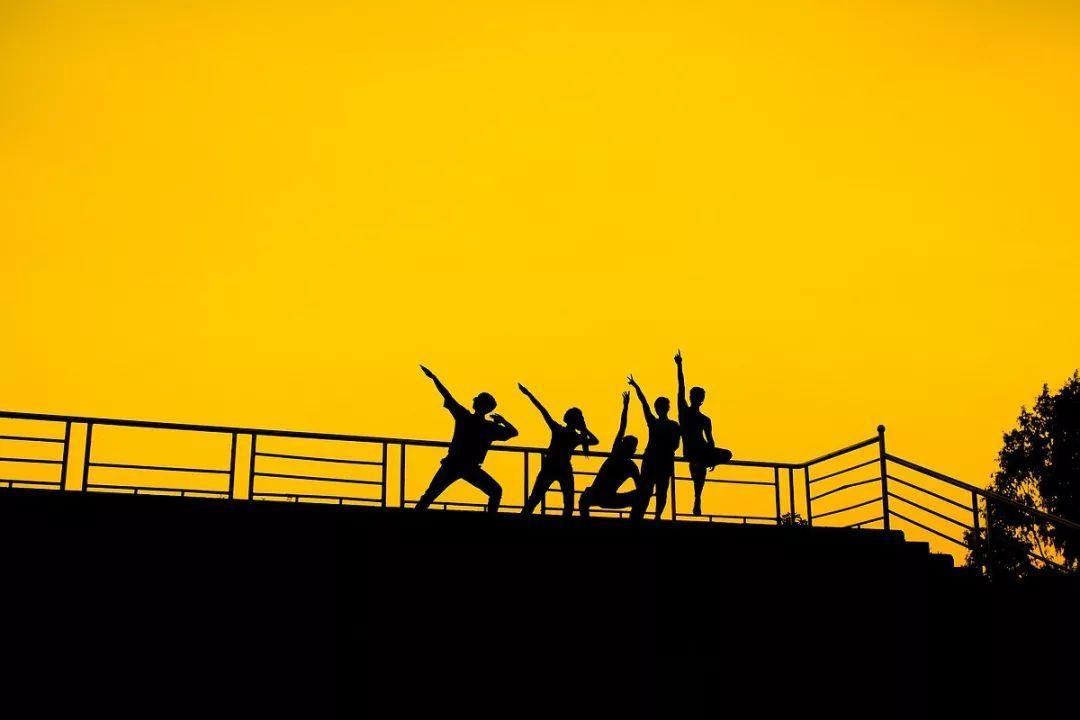 Unscramble small letter the expression that those disappearing: "Carefree " also did not smoke