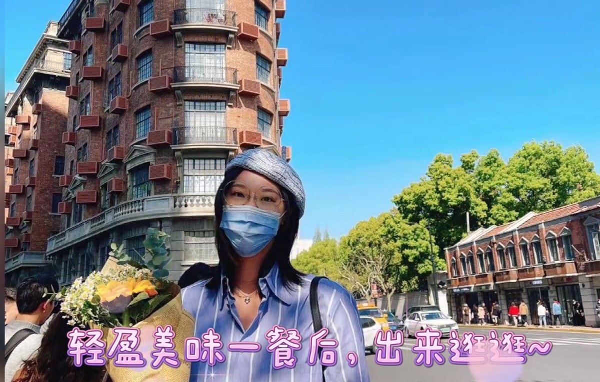 惠若琪挺8月孕肚打排球，亲自示范专业动作，皮肤白皙细腿瞩目