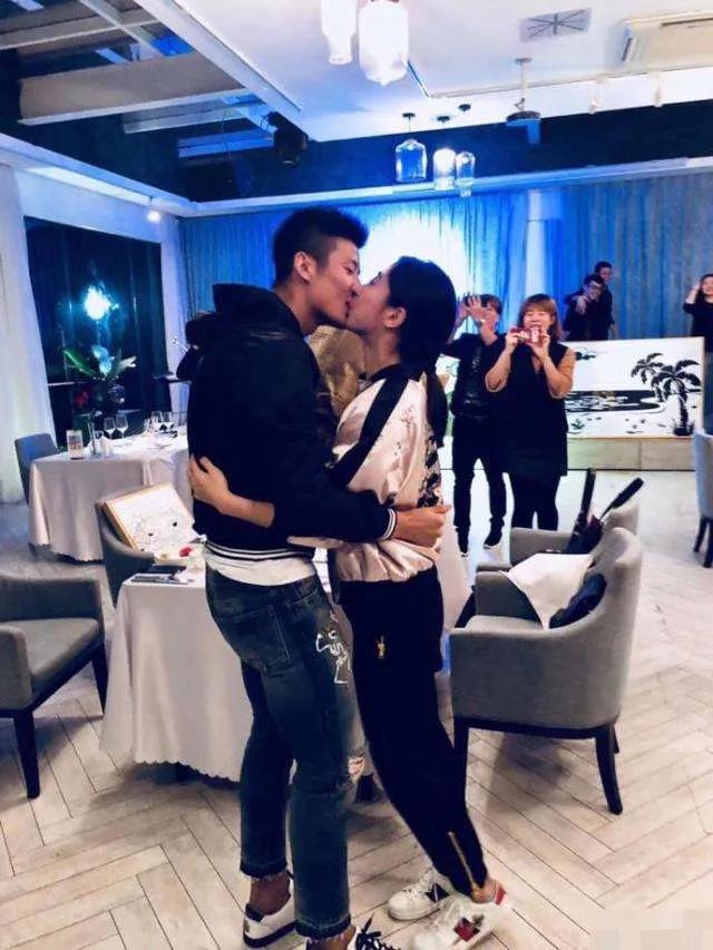 王适娴的故事：羽坛女神，17岁与谌龙私定终身，为爱情主动求婚