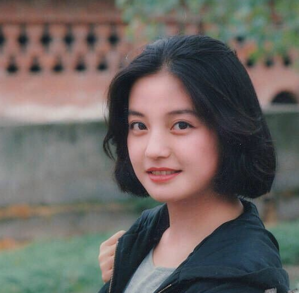 8位眼睛好看的女明星，眼神灵气逼人，仿佛藏着星辰大海