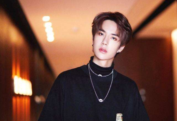 蔡徐坤与邓伦偶像包袱碎一地，放下身段真亲近！网友：展现真风采