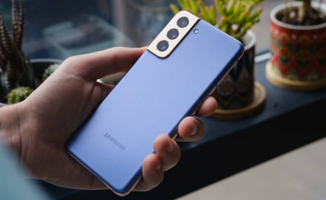不一定非要等iPhone 13，目前这4部旗舰就很值得买，内行人的建议