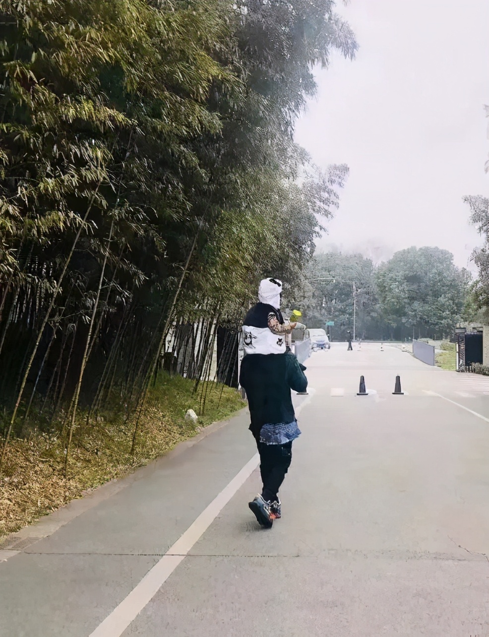 黃曉明43歲生日，兒子第一次為他唱生日歌，甜喊“爸爸我愛你”