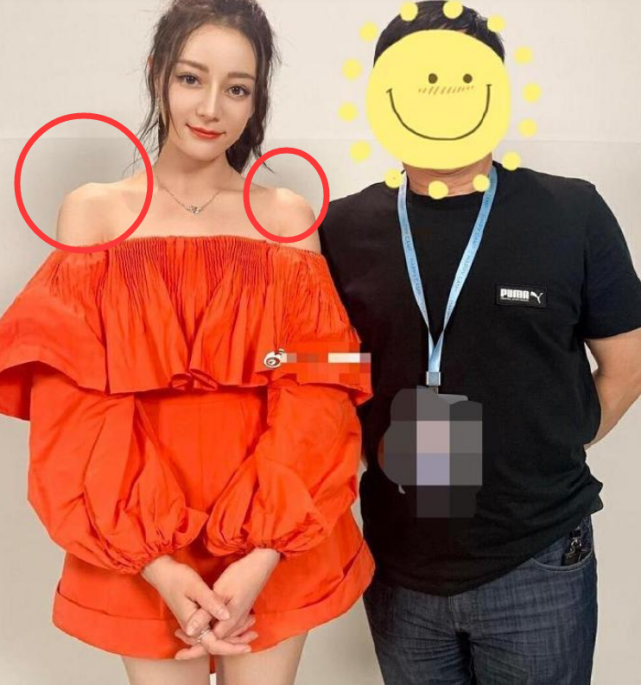 有一种“瘦骨”叫热巴的肩，自带挂钩，难怪被