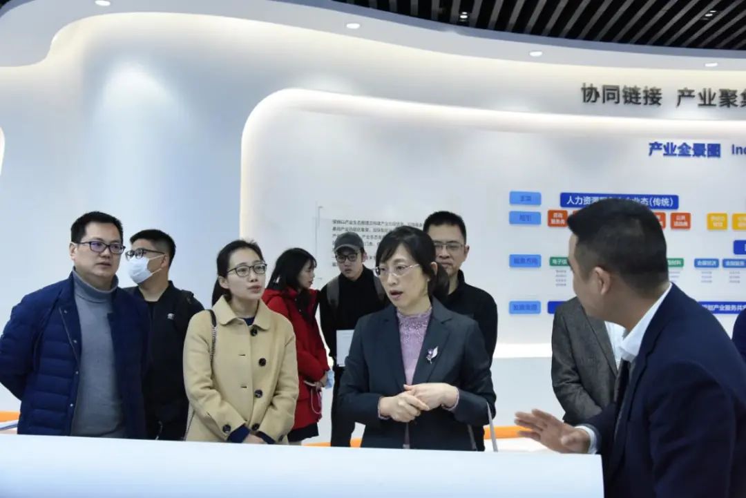 厦门市人社局党组成员、副局长蒋娇容一行莅临园区