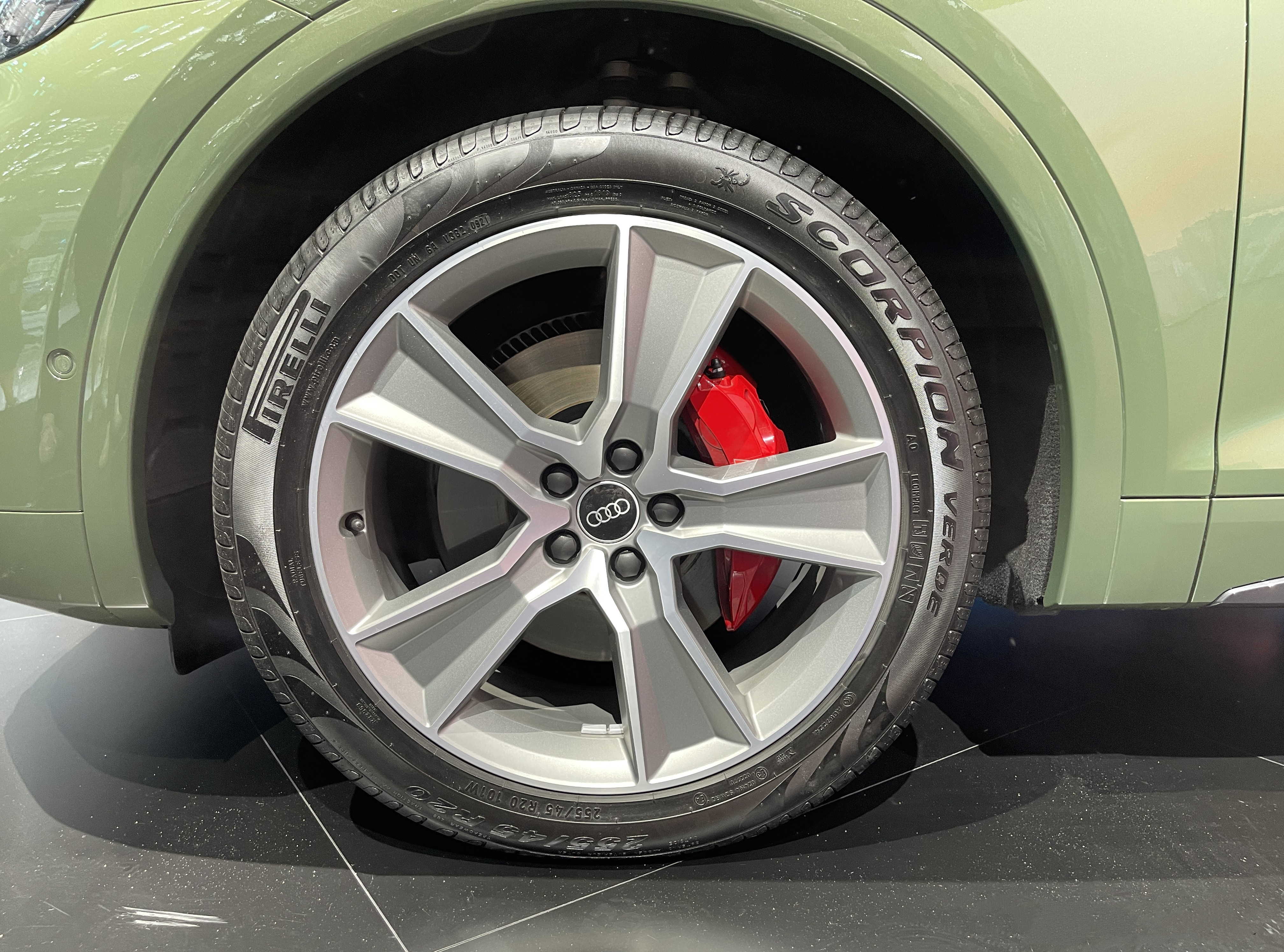 正宗quattro全时四驱+3.0T动力,新款奥迪SQ5上市,售63.28万元